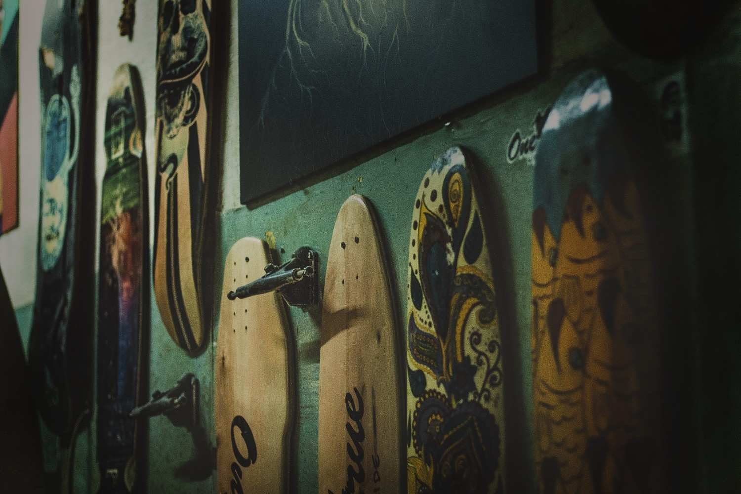 How to Start a Skateboard Shop in the USA (Costs, Inventory, Licensing & Profit Margin Guide)